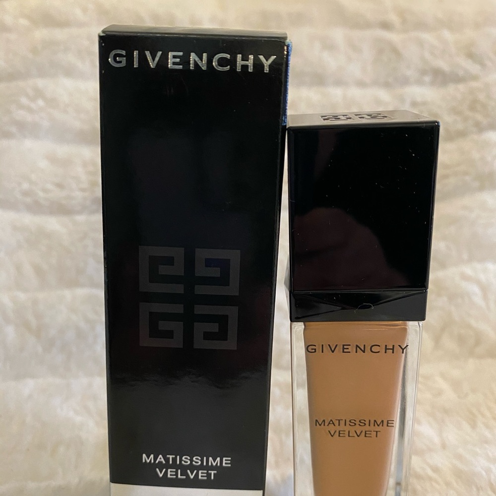 NEW Givenchy Matissime Velvet Foundation